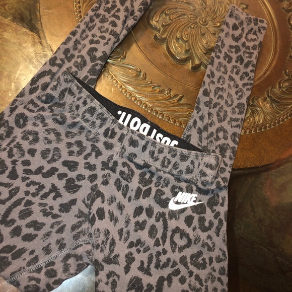 Nike Pants - Nike sculpt sportswear animal print. Nike Pants - Nike sculpt sportswear animal print.